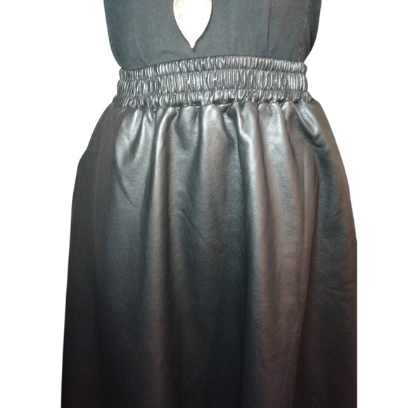 Womens High rise Elastic Waist Pull-on Faux Leather Skirt Black Size Medium - Picture 2 of 9